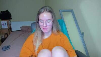 emilyy____ public webcam profile photo 3