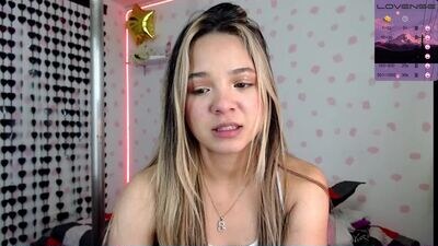 emma18xx_ public webcam profile photo 3