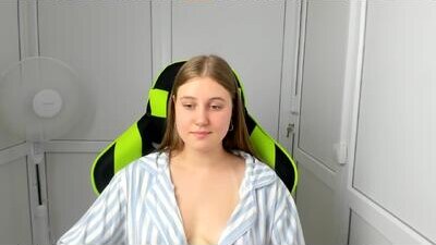 emma_sweettyy public webcam profile photo 8