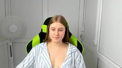 emma_sweettyy public webcam profile photo 9
