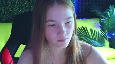 erikabrian public webcam profile photo 8