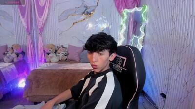 ethann_tay1