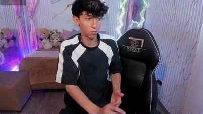 ethann_tay1 public webcam profile photo 3