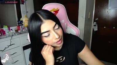 eva_six_ public webcam profile photo 6