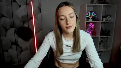 evelynblond public webcam profile photo 7