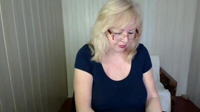 evelynloveshy public webcam profile photo 2