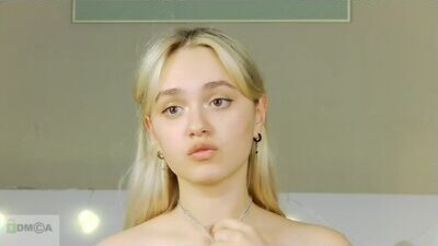 evi_wow public webcam profile photo 6