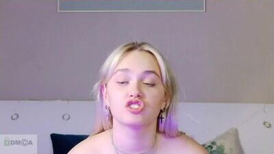 evi_wow public webcam profile photo 10