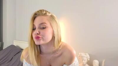 falinebenny public webcam profile photo 4
