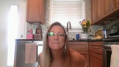 forevermilfxoxo public webcam profile photo 3