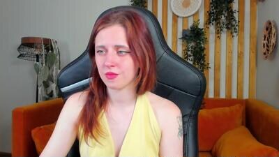freyaveys public webcam profile photo 2