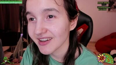 frogessjay public webcam profile photo 3