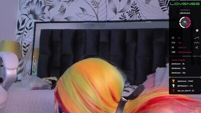 girl_red public webcam profile photo 3