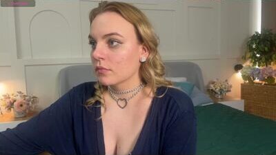 glow_margo public webcam profile photo 8