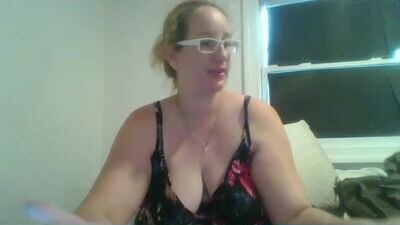 goddessmilfcrysyal public webcam profile photo 2
