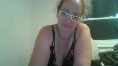 goddessmilfcrysyal public webcam profile photo 3