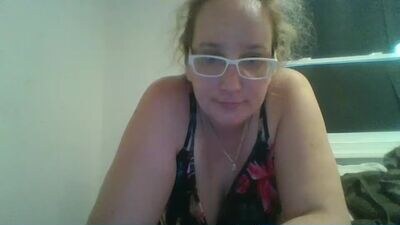 goddessmilfcrysyal public webcam profile photo 4
