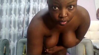 goldencurves_bunny public webcam profile photo 2