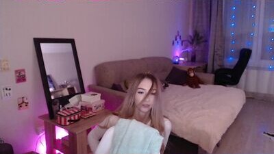 gudeeetama public webcam profile photo 6