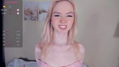 h0lyangel public webcam profile photo 3
