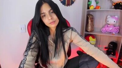 haely_saenz public webcam profile photo 3