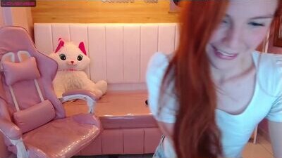 hally_a public webcam profile photo 7