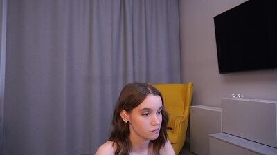 harrieteasley public webcam profile photo 2