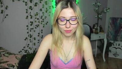 heidi_pleasure public webcam profile photo 4