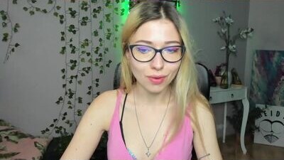 heidi_pleasure public webcam profile photo 10
