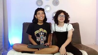 helia_n_amy public webcam profile photo 2