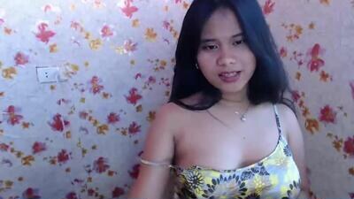 hoelyzhuxinn public webcam profile photo 3