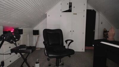 holenextdoor public webcam profile photo 3