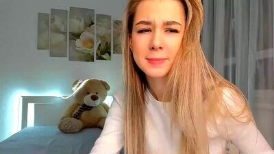 holly____ public webcam profile photo 2