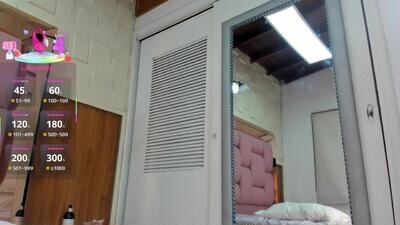 holly_nicole18 public webcam profile photo 2