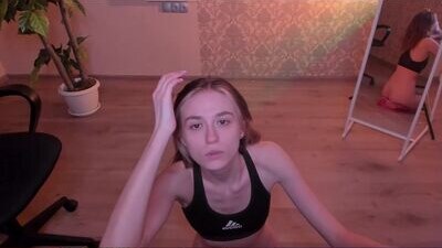 holymollylight public webcam profile photo 5