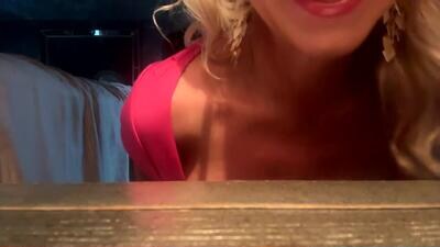 hotmom2222 public webcam profile photo 2