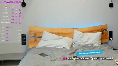 hottie_bird public webcam profile photo 6