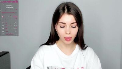 hottie_lola public webcam profile photo 2