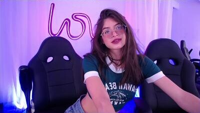 imchloe_ public webcam profile photo 6
