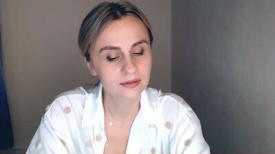 interesting_riddle public webcam profile photo 2