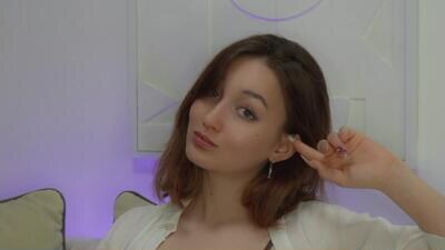 invokersgirl public webcam profile photo 3