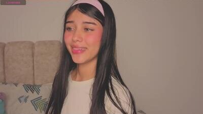 isa_dolly public webcam profile photo 7