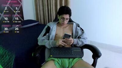 ithan_hot public webcam profile photo 3
