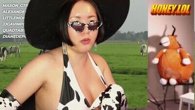 itshoneyli public webcam profile photo 6