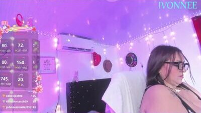 ivonnee17_ public webcam profile photo 9