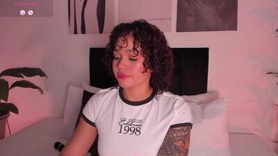 izzy_vega public webcam profile photo 2