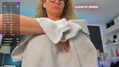 izzymendosa public webcam profile photo 3