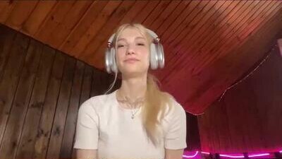 janicesivertsen public webcam profile photo 6