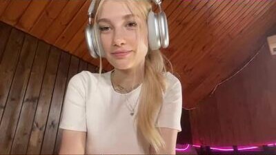 janicesivertsen public webcam profile photo 10