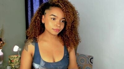 jolie__peach public webcam profile photo 3